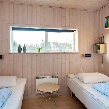 度假居 6 Person In V Ggerl Se Bøtø By